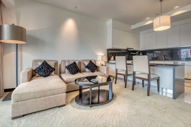 Hotel-like Stay in this 1-Bedroom Unit w/ Canal Views on a High-Floor — Dubai Marina