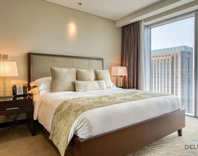 Marina Gem w/ Overlooking Canal Views 1-Bedroom Next to Mall — Dubai Marina