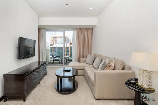 Marina Canal Views 1-Bedroom Minutes Away from Marina Mall — Dubai Marina