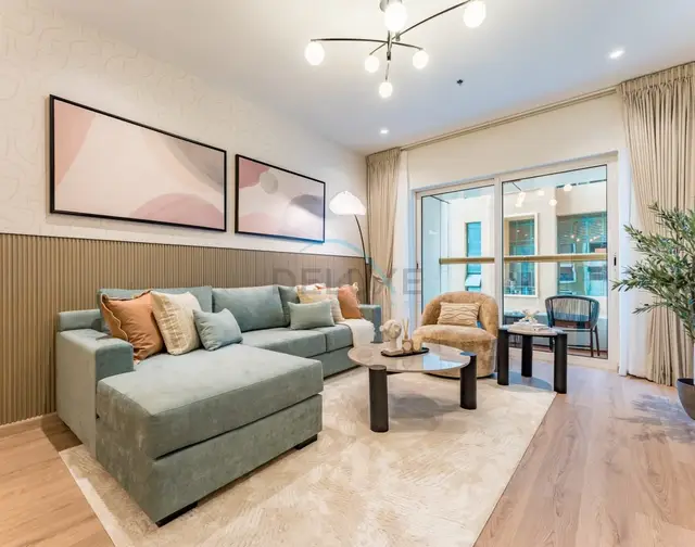 Renovated 1-Bedroom with Partial Sea and City Views Close to the Beach — Dubai Marina
