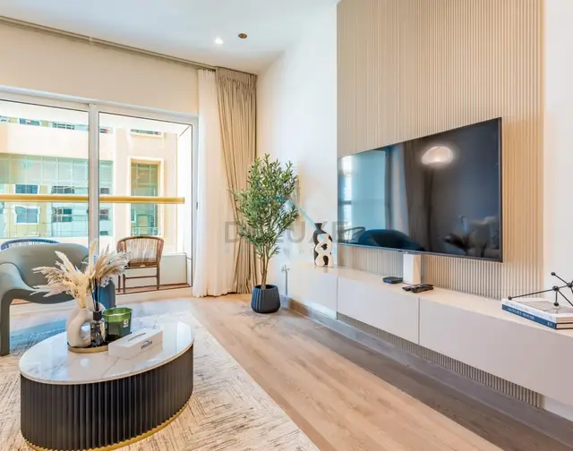 Renovated 1-Bedroom with Partial Sea and City Views Near Beach — Dubai Marina