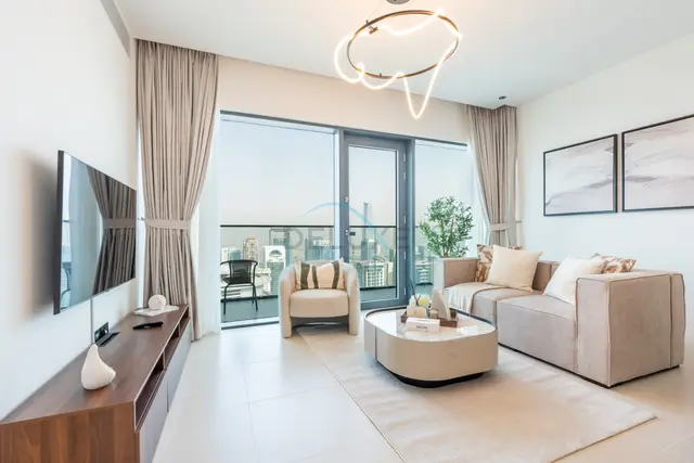 High-Rise Apartment with Direct Access to Marina Walk — Dubai Marina