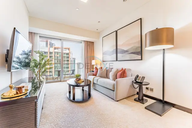 Luxury 1-Bedroom with Breathtaking Dubai Water Canal Views, Just Beside — Dubai Marina