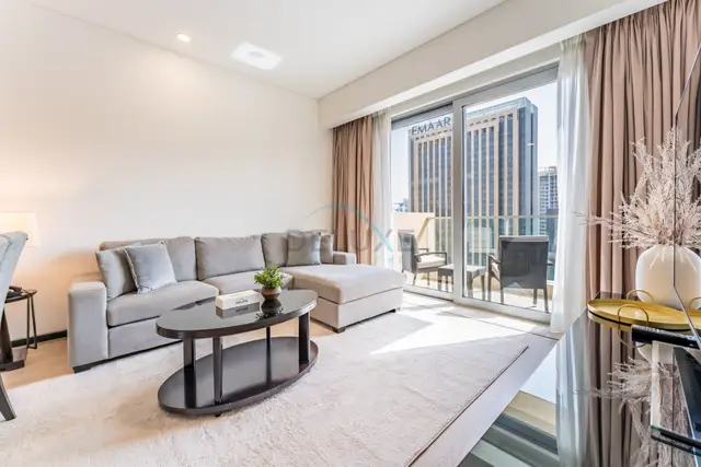 High-Floor 1-Bedroom with Panoramic Dubai Water Canal Views — Dubai Marina
