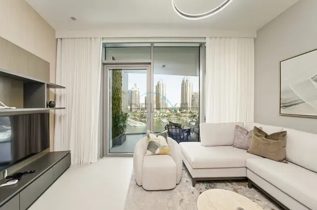 Marina and City Views 1-Bedroom — Dubai Marina