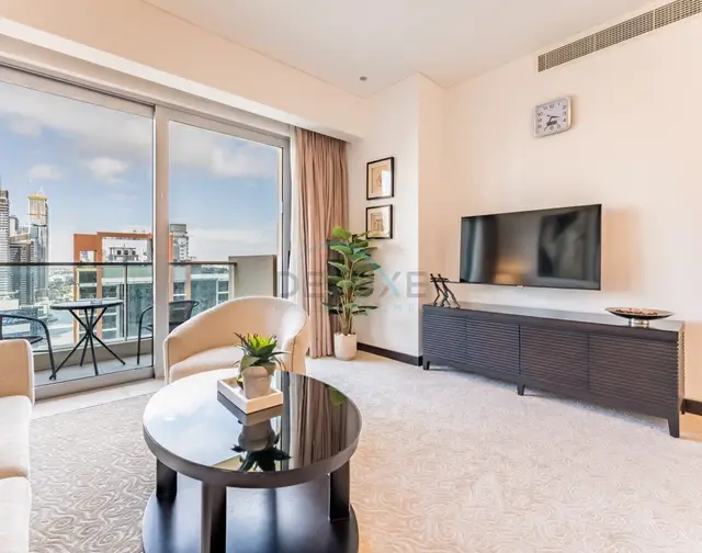 High Floor 1-Bedroom, Balcony with Dubai Water Canal Views — Dubai Marina